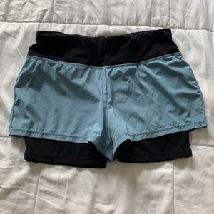 Sweaty Betty Challenge Run Shorts - medium